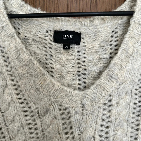 Line Pullover cable knit v-neck sweater with beautiful detailing Size L - Picture 7 of 8